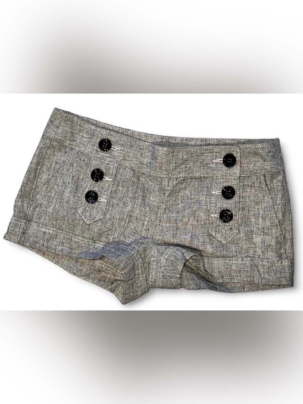 2010’s Express Linen Sailor Shorts featuring black buttons